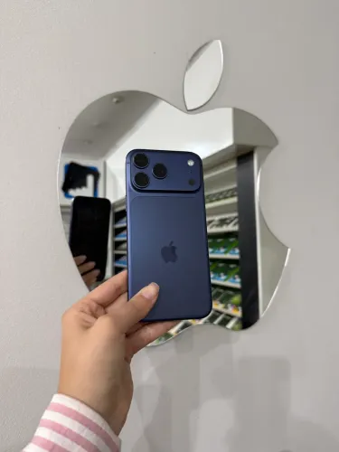 17 PRO MAX AZUL DE 256 GB SEMINOVO DISPONÍVEL