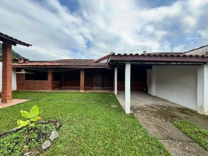Casa à venda no Guaiúba no Guarujá, SP | QVista Inteligência Imobiliária Guarujá