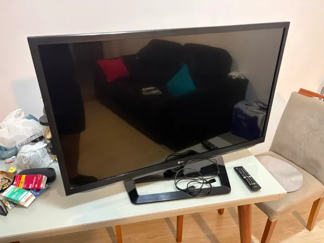 Televisão LG 42 polegadas tela plana. Excelente estado.