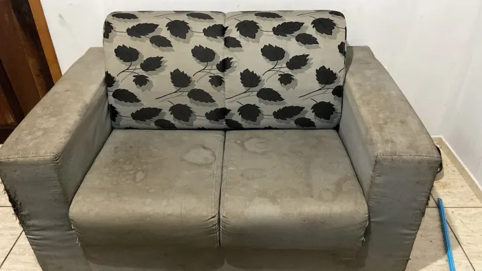 Vende-se sofá retrátil e mesa de centro