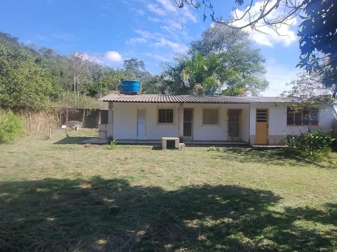 Pequena Chácara em Itaboraí - 200m da BR 101.