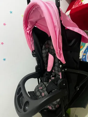 Carrinho de bebê menina