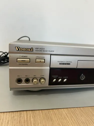  Videokê da marca Raf Electronics, modelo VMP-9000.