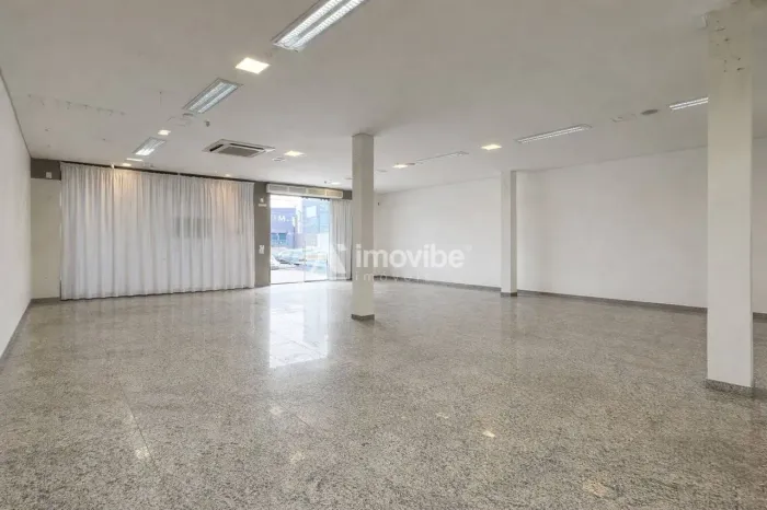Salão Comercial com 6 Salas e 4 Vagas, na Vila Israel em Americana/Sp