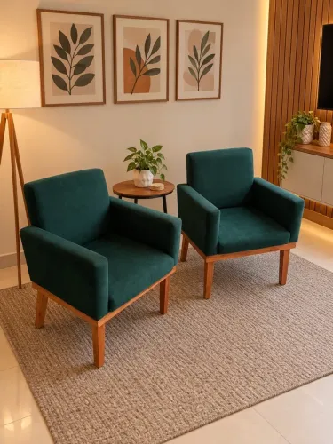 Poltronas com estrutura de madeira maciça as duas por 749. 
