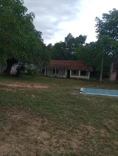 Sítio com área construída no terreno de 10 hectares e 9 ares