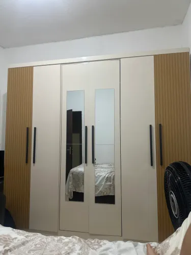 Guarda roupas 6 portas semi novo 