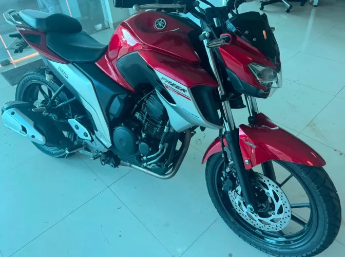 Fazer 2021 vermelha