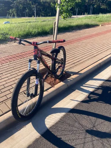 Bike Gios com pneu Maxxis aro Vmaxx. Sem sangria 