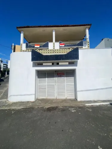 ALUGO CASA AMPLA NO CENTRO