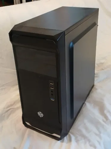 Gabinete PC - Tgt Combat acrilico