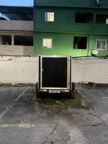 Carretinha fechada