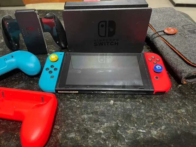 Nintendo switch desbloqueado - Seminovo tudo original.