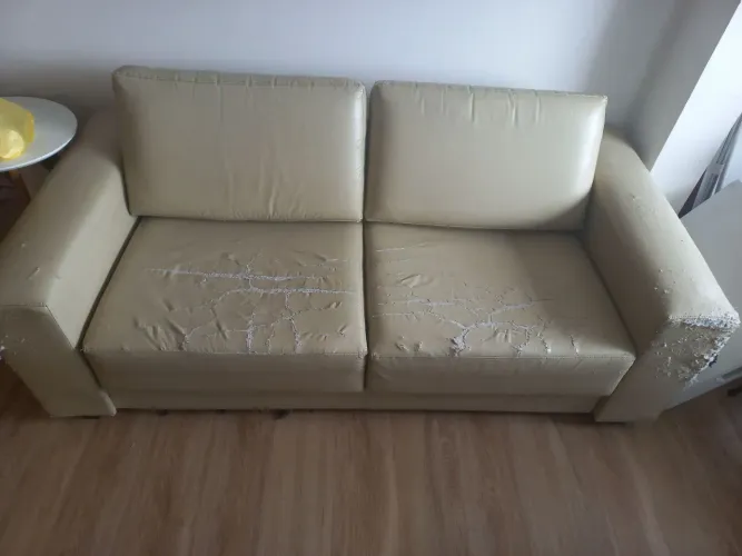 Vendo sofá para se restaurado.