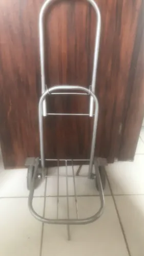 Carrinho metálico