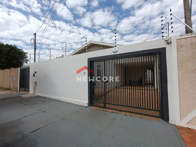 Casa em Avenida Dona Maria de Lourdes Almeida - Vila Sedenho - Araraquara/SP