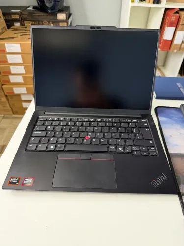 Thinkpad E14 G7 Ryzen 5 220 16GB + 256M2