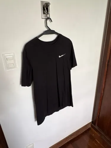Blusa nike preta especial tamanho G, estampa nas costas