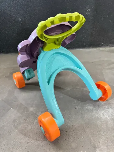 Andador de bebê com interação