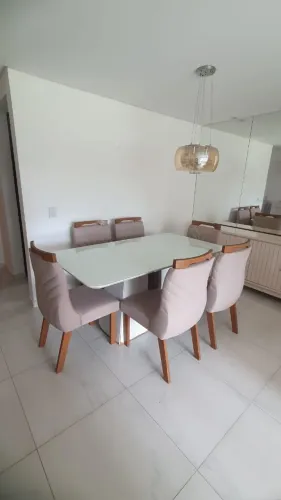 Mesa de Jantar 170x90cm tampo com vidro sem cadeiras.