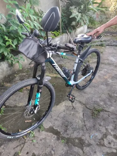 Bike Mountain Bike Thrust Carbono Aro 29 Q19 - 12 Marchas (Equipada)