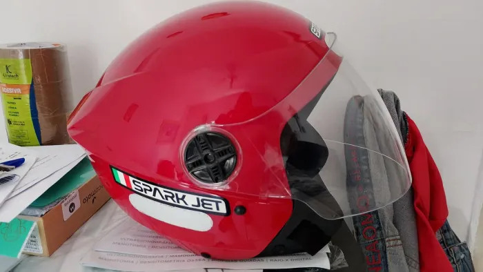 Capacete Spark Jet Vermelho. New Liberty 3 Preto *. Ambos Excelente estado*.