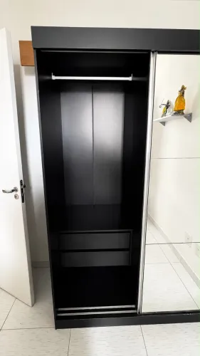 Vendo guarda roupa solteiro preto 