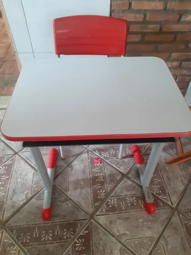 Conjunto de mesa e cadeira  escolar