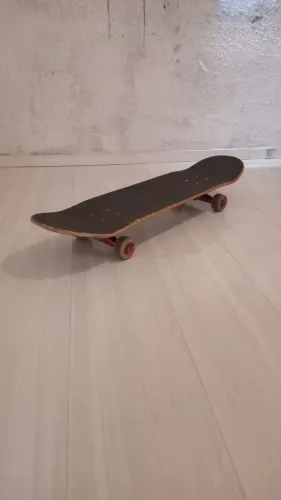 Skate Completo Montado (Usado) - Peças Originais e Bom Rolamento