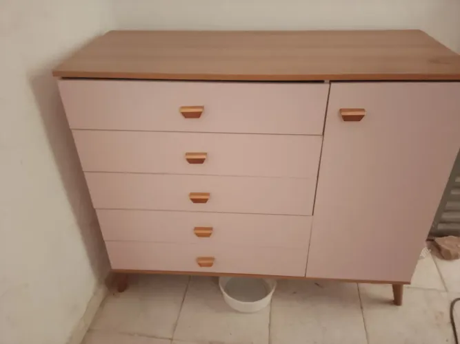 Cômoda Rosa em bom estado