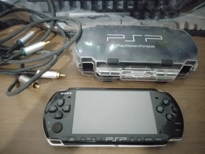Psp 3001, com case protetora e cabo de vídeo para tv