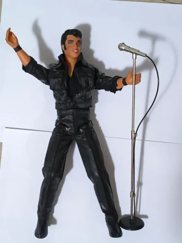 Boneco do Elvis Presley antigo 1993 - roupa de couro +brinde - raro! Leia a descrição