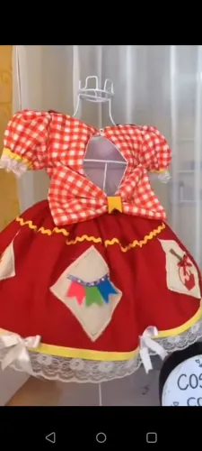 Baixei o valor Vestido junino belíssimo tamanho 6 anos