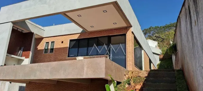 Casa à Venda no Condomínio Ville De Montagne | 271 m² e 4 quartos