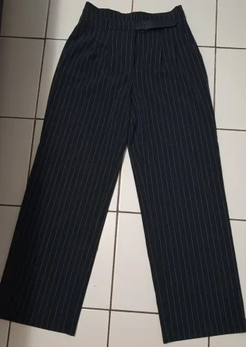 Calça alfaiataria risca de giz Tam 38 cinza