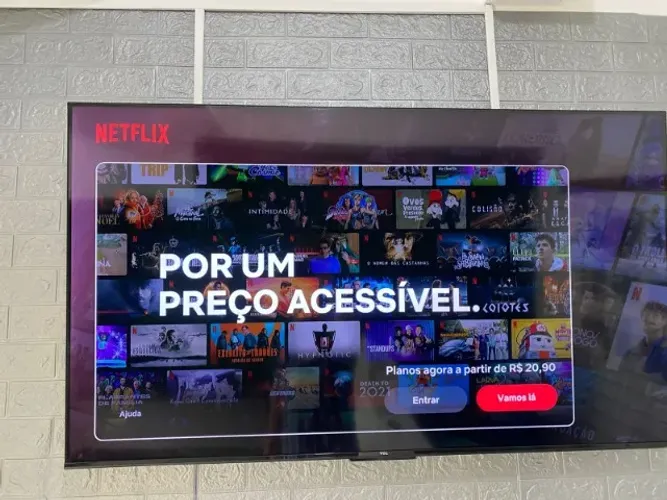 Smart tv 55 4k TCL com borda infinita e sistema Google tv