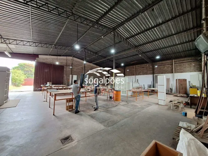 Galpão de 340 mt² para locação no Bandeirantes