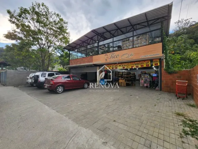 Loja para Locação Estrada das Pimenteiras | 121 m² | Vagas na Porta