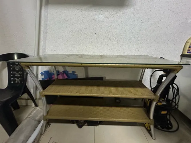 Aparador fibra sintética com vidro