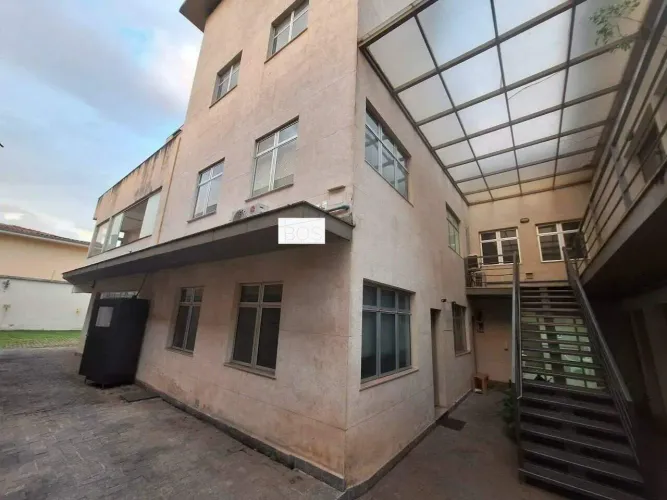 Casa com 3 andares - 1500 m² construídos - 16 salas - Bairro: Cidade Jardim
