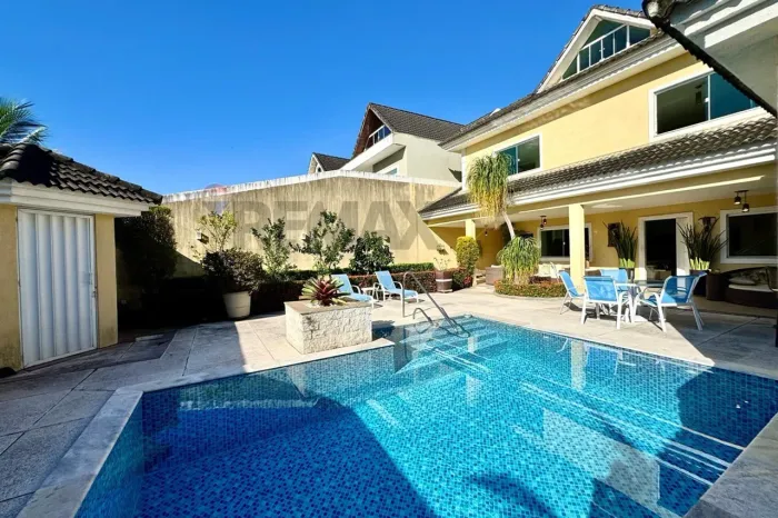 Casa de Luxo em condomínio, 5 quartos (4 suítes), 382 m², 4 vagas, à venda, Barra da Tijuc