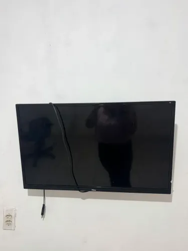 Vendo duas Smart TVs para conserto