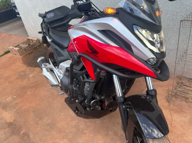 Nc 750 x DCT automática