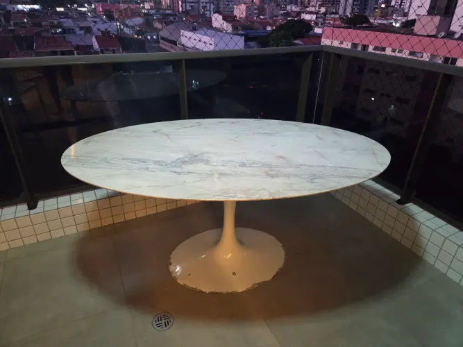 Mesa Sarine 1,60 x 0,90, 6 lugares, com tampo de granito