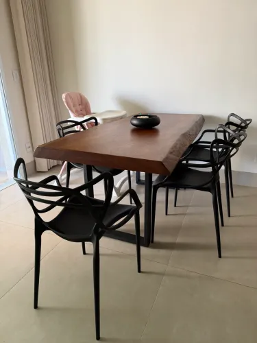 Mesa com 4 cadeiras