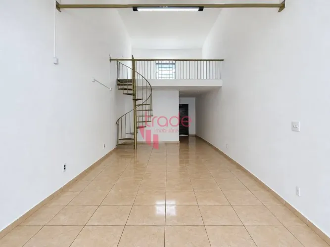 Salão Comercial para Alugar no Bairro Vila Seixas em Ribeirão Preto Amplo.