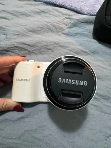 Câmera Samsung NX2000 Mirrorless | 20,3 MP | Wi-Fi + NFC | Lente 20-50 mm