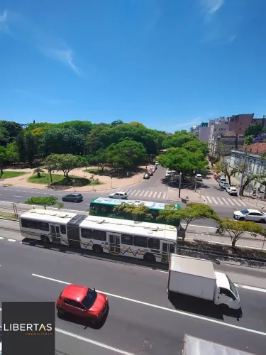 Ótimo apartamento desocupado de frente para a Redenção- Cidade Baixa