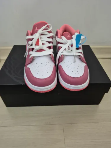 Tênis Nike jordan NOVO tamanho 37,5