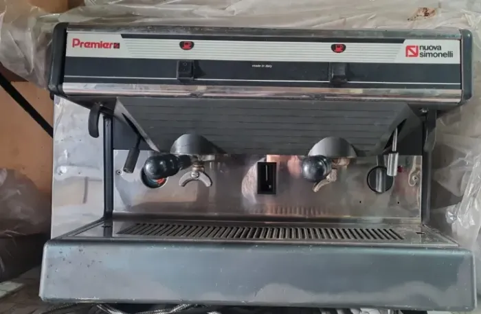 Maquina de Café Nuova Simonelli, modelo Premier - italiana.Funcionando e acompanhada de 2